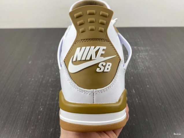 Boostmaster lin DR5415-120 Retro Jordan 4 SB 0701